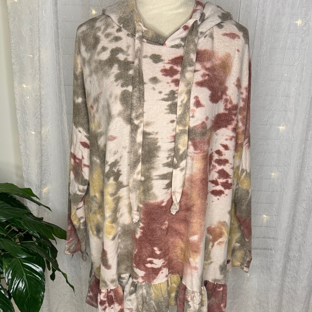 Cozy Women's Tie-Dye Hoodie NWOT
